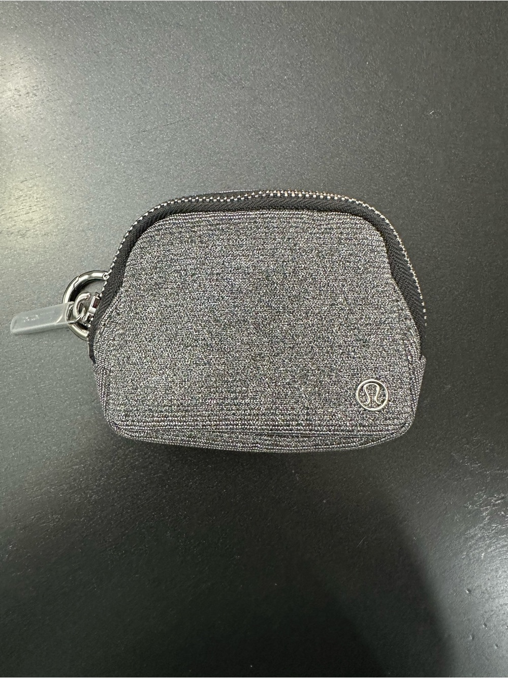 lululemon Everywhere Belt Bag Nano Glitter in Silver.
Rare/sold out style!
